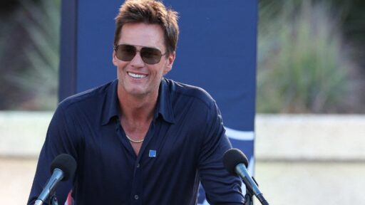 Tom Brady reacciona a la medalla de oro de México en flag football