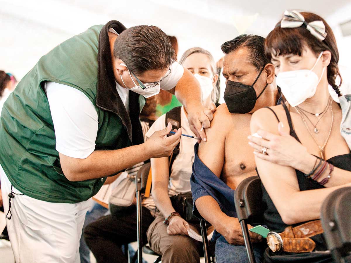 La población se cansó, el Covid no; urgen a fortalecer vacunación