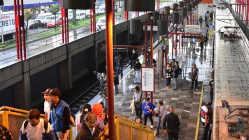 Lluvia y marcha lenta en L 3, 4, 5, 8, 9, 12, A y B en regreso a clases ¡CAÓTICO!