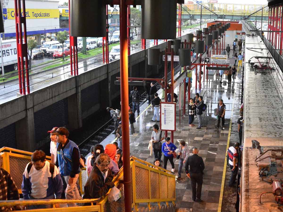 Lluvia y marcha lenta en L 3, 4, 5, 8, 9, 12, A y B en regreso a clases ¡CAÓTICO!