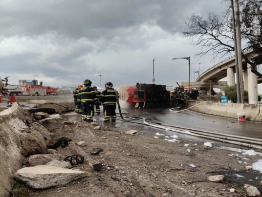 Volcadura de pipa en Iztapalapa pudo evitarse; existen ‘piperos’ independientes