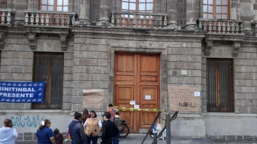 Sindicatos cierran museos y recintos del INBAL
