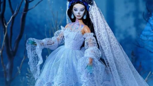 Barbie lanza su versión de La Llorona y los fans la agotan en cuestión de minutos