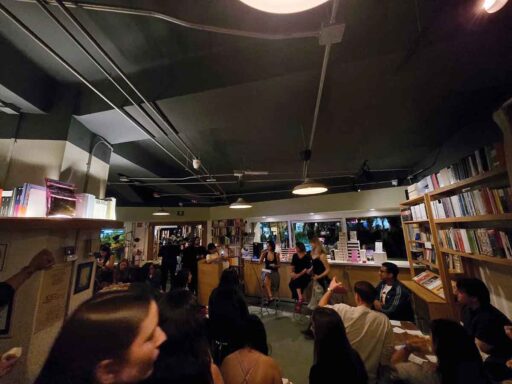 Club de lectura ‘Service95’ llega a CDMX: una noche al estilo Dua Lipa