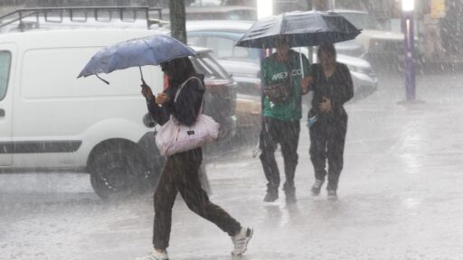 ¿Habrá lluvias aún más fuertes? Vigilan onda tropical en Guerrero que se puede convertir en huracán