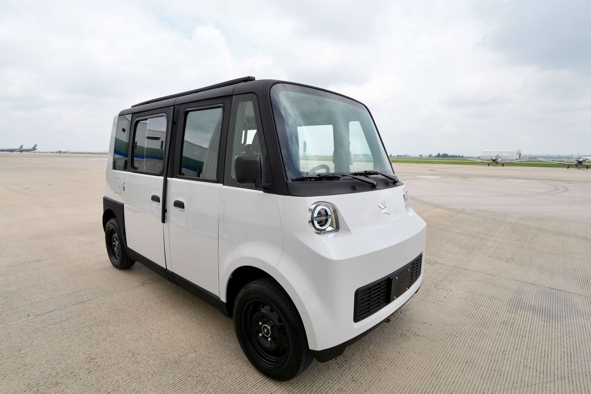 Olinia aún no está a la venta y ya quieren ‘tunearlo’: Expertos piden cambios en auto eléctrico mexicano